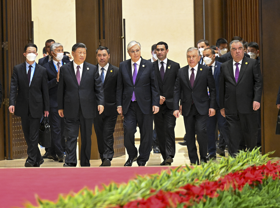 习近平同中亚五国元首共同会见记者