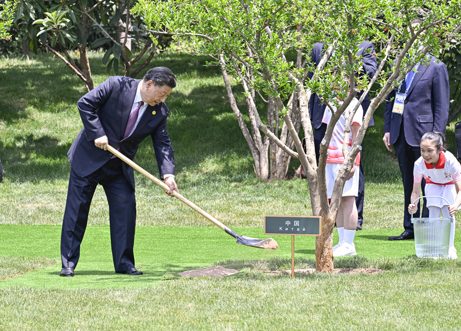 习近平主持首届中国－中亚峰会并发表主旨讲话 强调携手建设守望相助、共同发展、普遍安全、世代友好的中国－中亚命运共同体