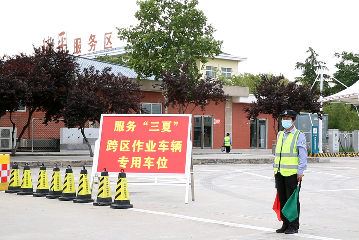 护航“三夏”丨河南375个收费站设置692个专用通道 保障小麦跨区机收运输车辆顺畅高效通行