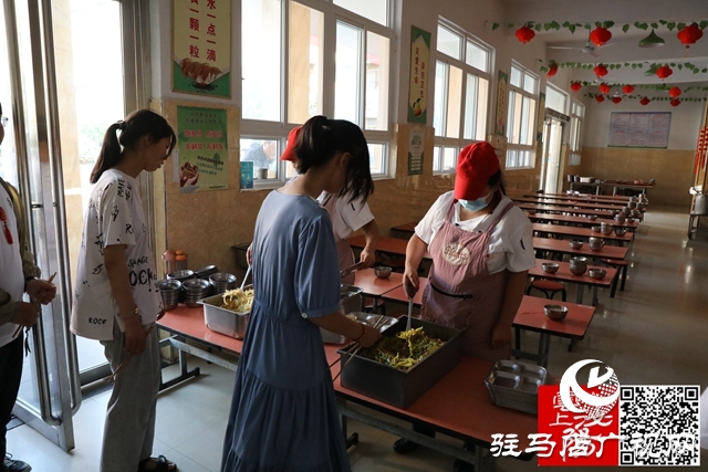 泌阳花园小学：爱心送餐助中考 学子暖胃又暖心