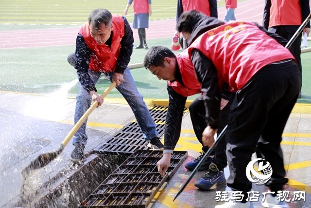 筑牢安全防线 创建平安校园  ——驻马店实验小学创建平安校园侧记