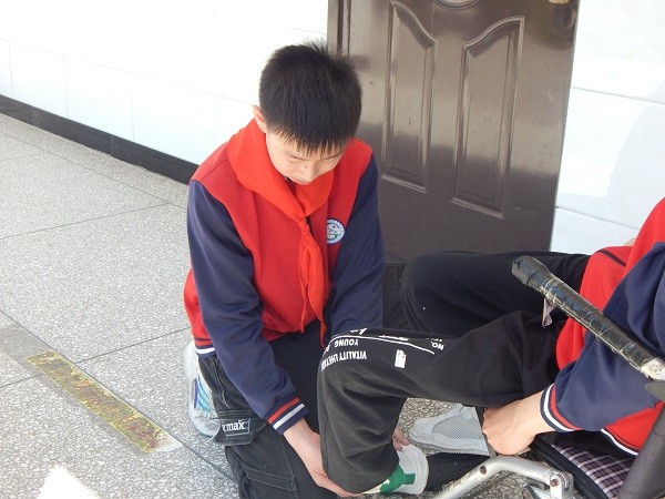 “新时代好少年”贺祉皓：同学有难就帮一把、扶一把 把爱心传递下去