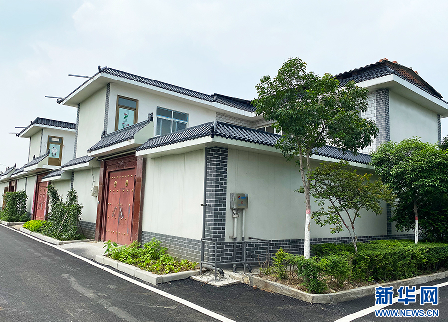 河南宝丰：“移民村”变身“宜居宜业村”