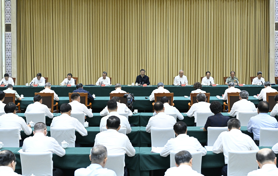 习近平听取新疆维吾尔自治区党委和政府、新疆生产建设兵团工作汇报并发表重要讲话