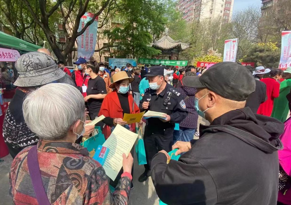 一名社区民警的美丽“警色”