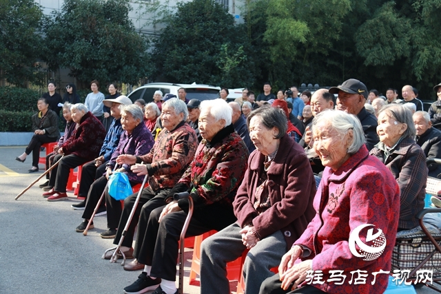 驻马店开发区慈善总会组织开展“ 九九重阳节 浓浓敬老情”慰问活动