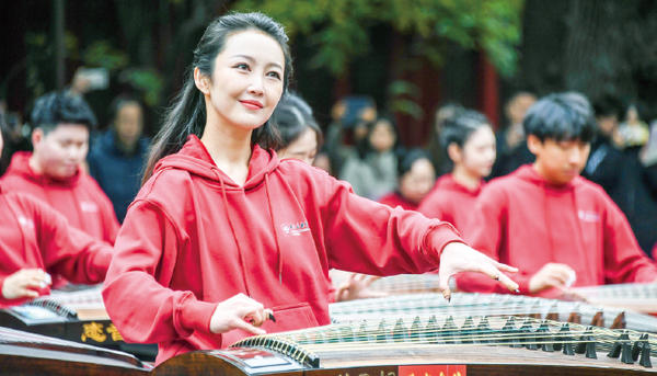 百架兰考古筝亮相中央音乐学院