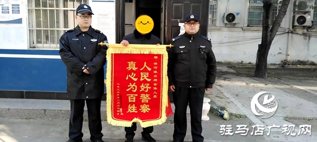 小孩贪玩家人急 民警深夜帮找回