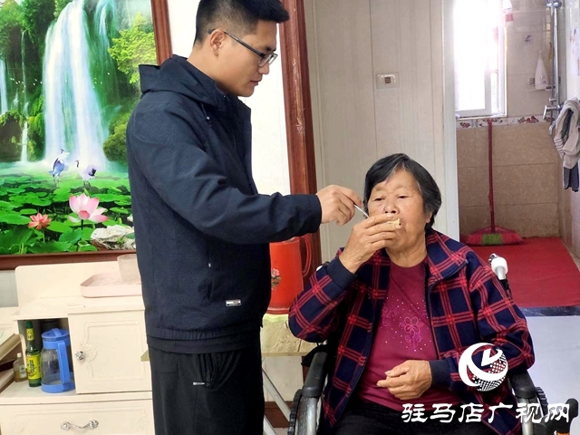 平舆县80后小伙带80岁患病奶奶跑货运  6年奶孙俩的行程超过15万公里