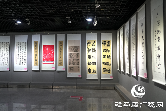 全国诗书画名家邀请展暨女书文化精品展开幕