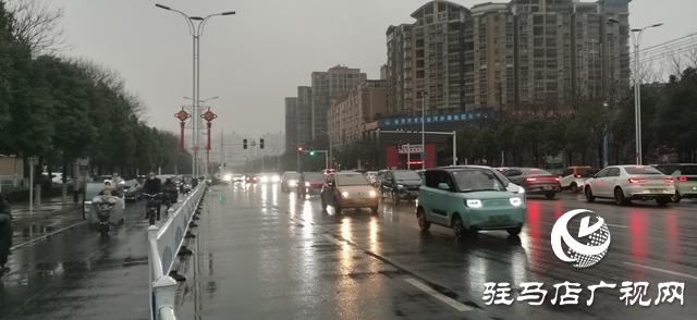 冬季雨雪天如何安全出行？听听交警怎么说说