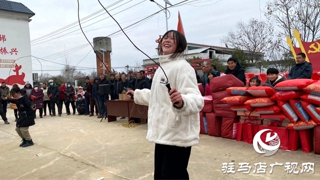 泌阳县双庙街乡闫洼村举办第四届农民趣味运动会