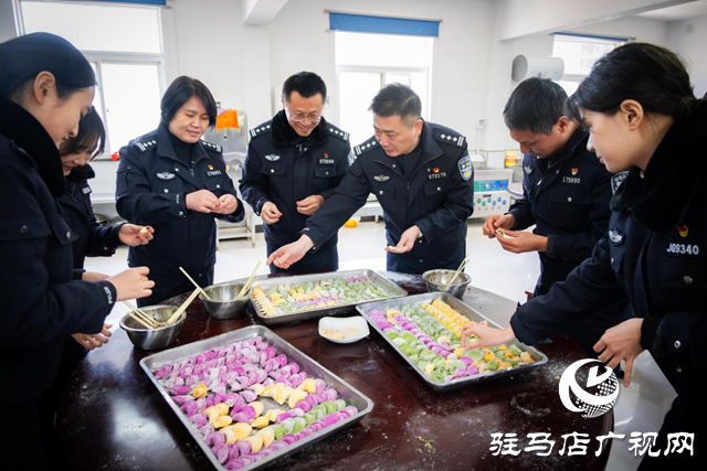 冬至包饺子 警营更有“味”儿