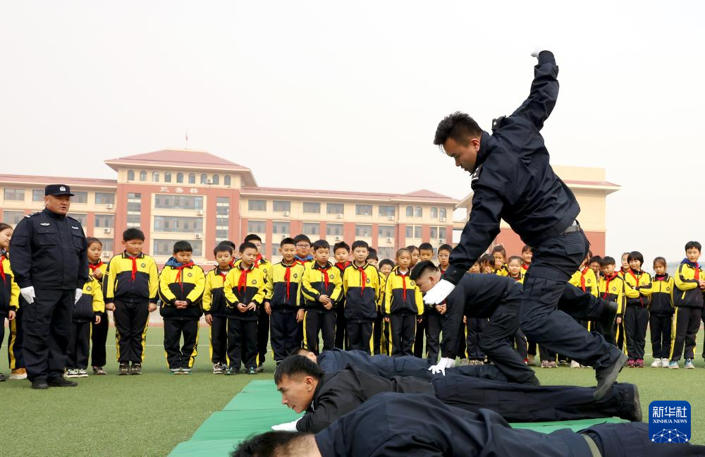 多彩活动迎接中国人民警察节