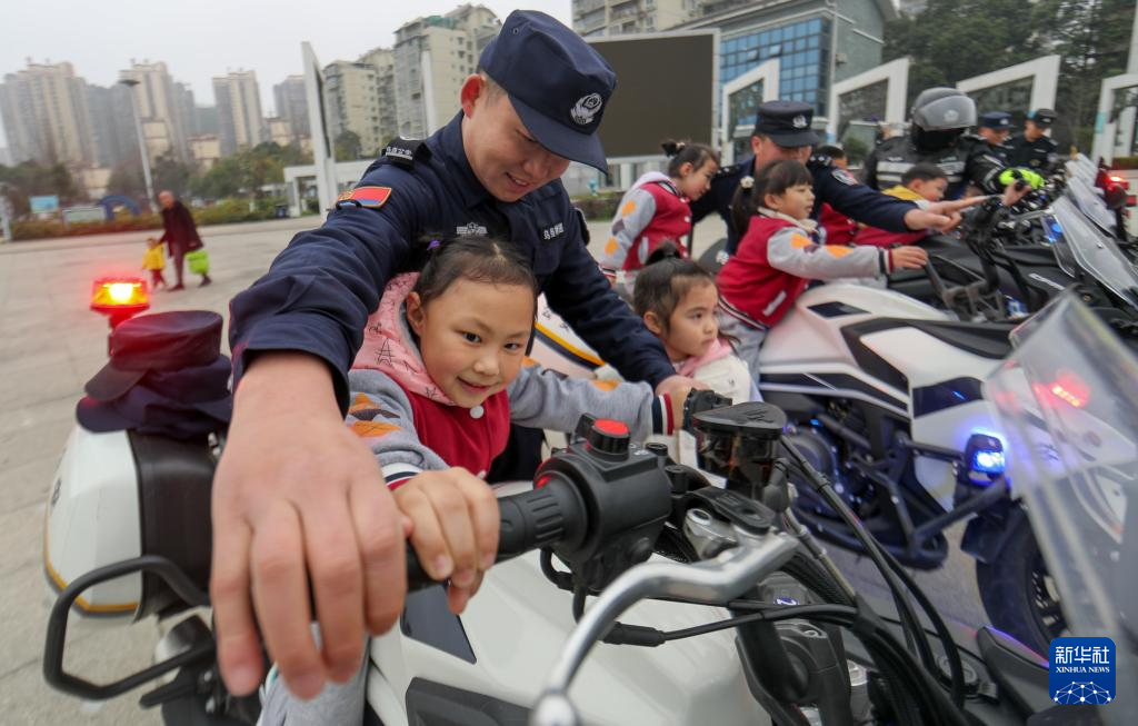 多彩活动迎接中国人民警察节