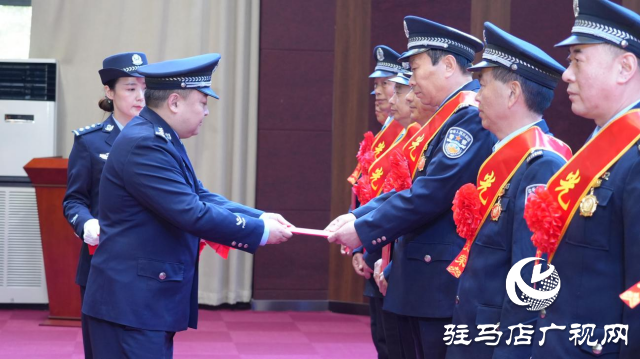 泌阳县公安局举办2023年度民警荣休暨新警入警仪式