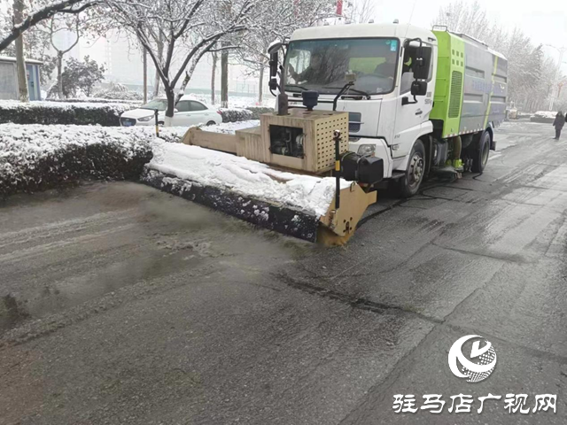 驻马店经济开发区及时清扫道路积雪