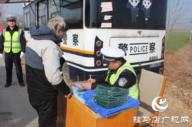 平舆县公安局交警大队依托“春运检查服务站”全力护航群众出行安全
