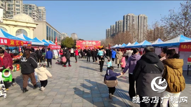 “家门口”赶大集 烟火气里寻年味