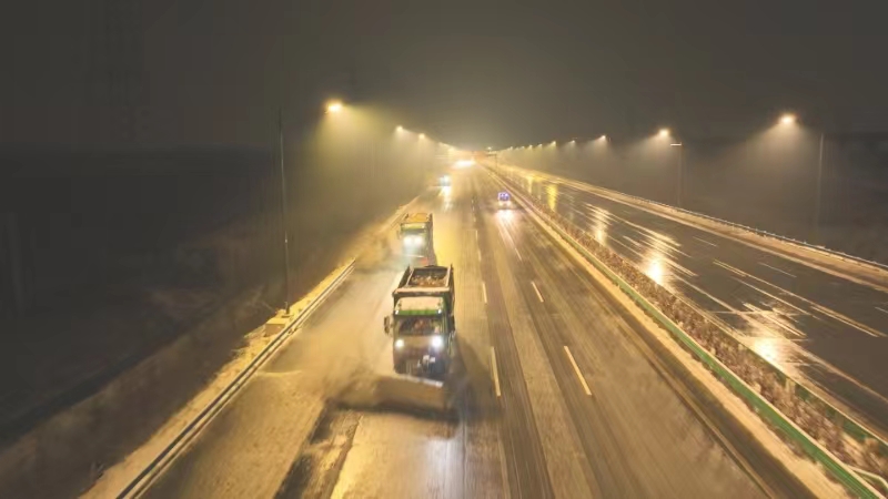 受低温雨雪冰冻天气影响 河南多条高速禁止通行