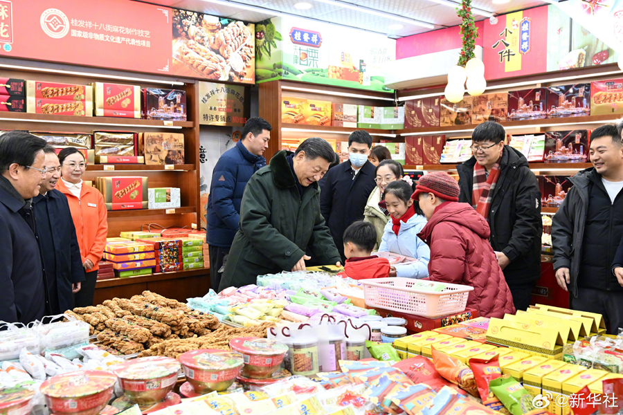 习近平春节前夕在天津看望慰问基层干部群众