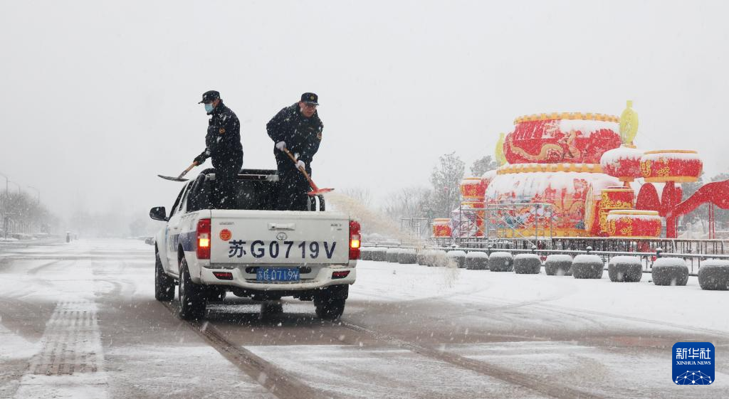 各地积极应对低温雨雪天气