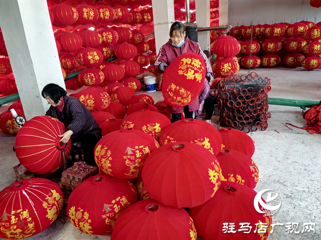 新春走基层||灯笼赶制年味儿浓