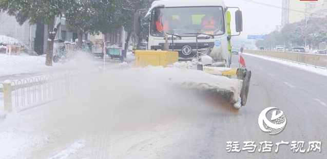 上蔡县城管局融冰除雪保道路畅通
