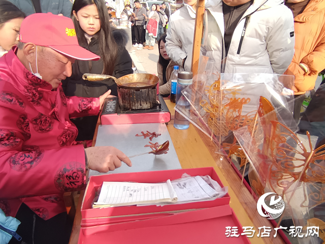 西平县举办首届龙年庙会