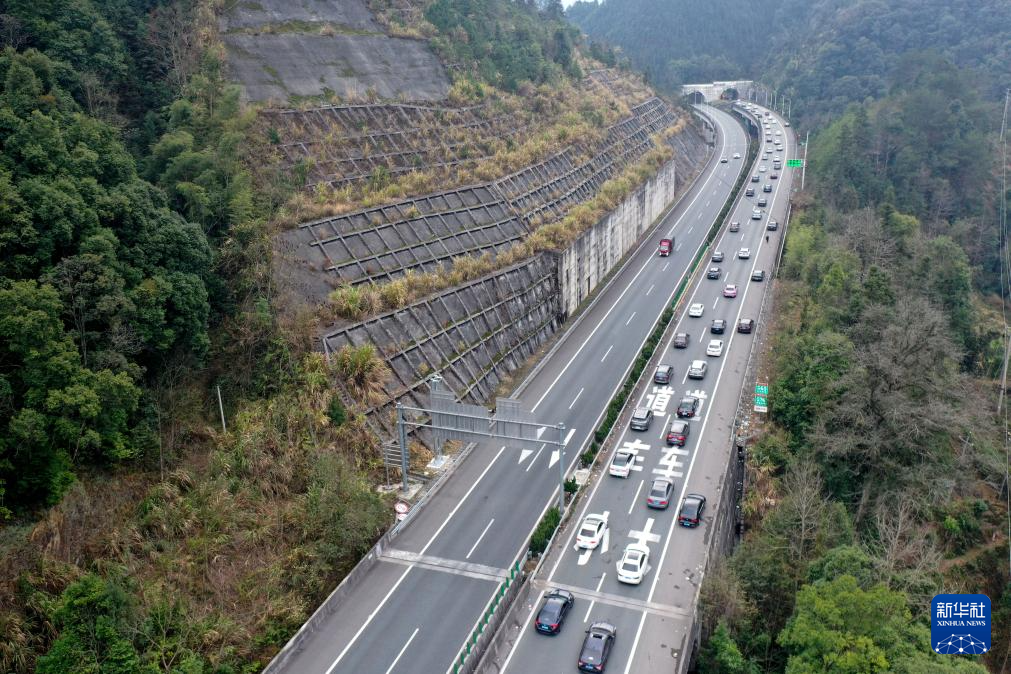 春运迎来返程客流高峰