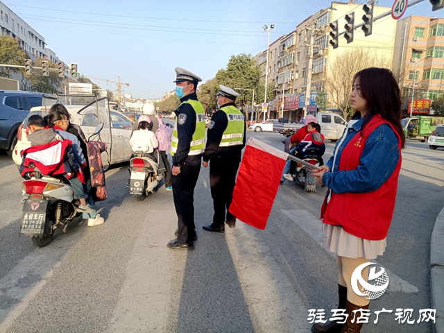 确山县盘龙街道：学习雷锋精神 开展文明交通志愿服务