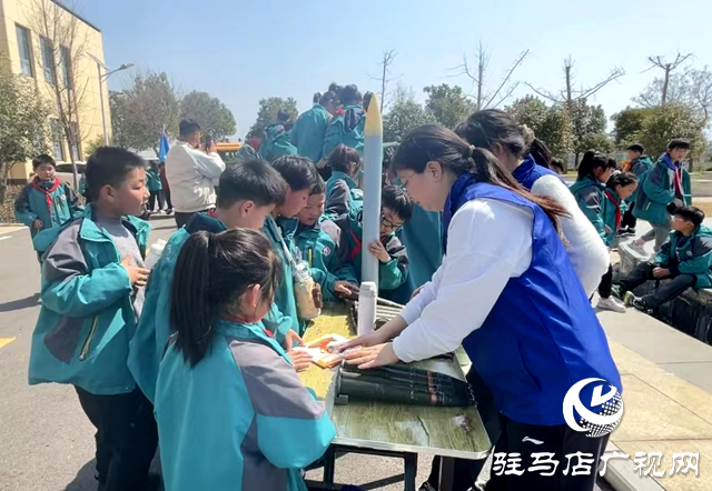 正阳县：学生零距离探索天气奥秘 学习气象科普知识