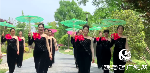 天中丽人模特：岁月不败美人 走出美丽夕阳红