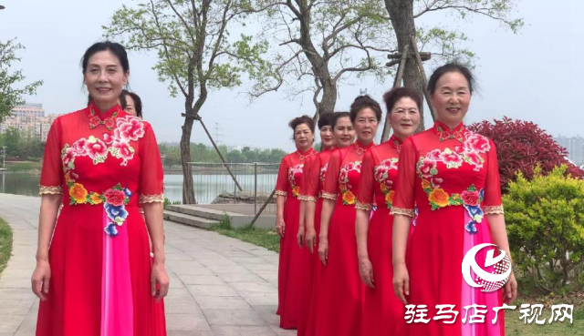 天中丽人模特：岁月不败美人 走出美丽夕阳红