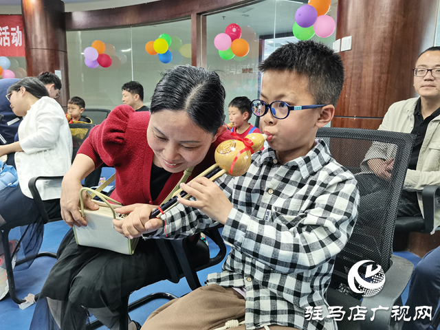 驻马店市总工会：“伴你成长”亲子课 民族乐器共熏陶