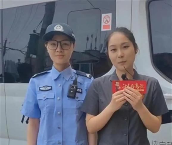 女方不退20多万彩礼被带上警车，法院全程直播，网友：好看