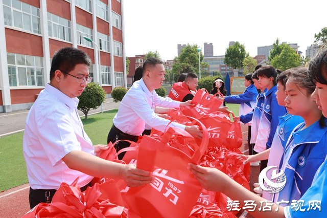 驿城区志愿服务联合会组织开展爱心捐赠活动