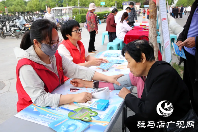 驻马店市第一人民医院组织开展“防治碘缺乏病日”义诊宣传活动