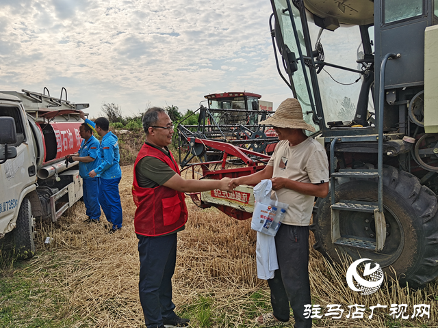 中国石油驻马店销售公司：油车开到田间地头 助力三夏抢收