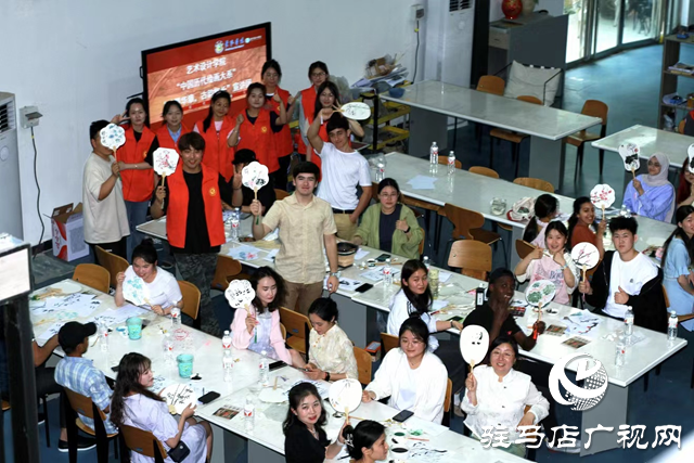 黄淮学院：宣讲国画技艺 让留学生体验中国绘画魅力