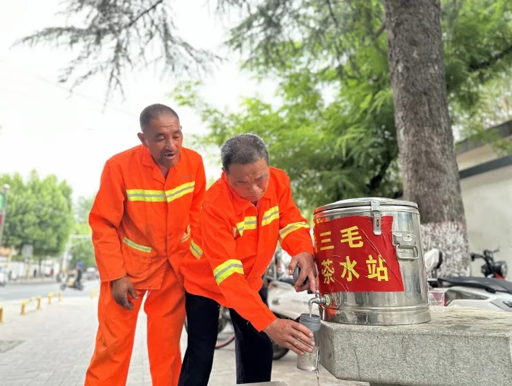 环卫工陆三毛，你在驻马店火了！