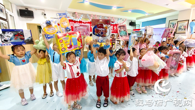 驻马店实验小学携手市残联博爱幼儿园共庆“六一”