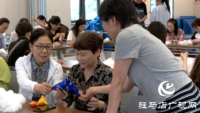 “香”约端午 共享安康——驻马店市中心医院开展缝香包活动