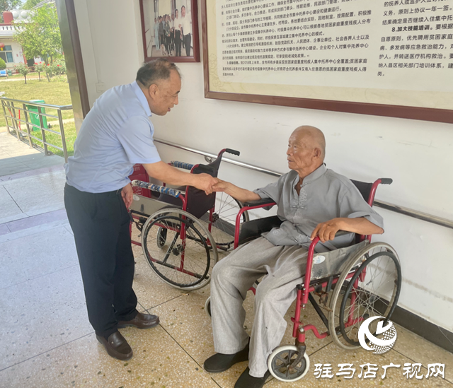 中国残联副主席张银良端午节看望慰问重度残疾人
