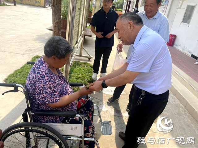 中国残联副主席张银良与重度残疾人共度端午佳节