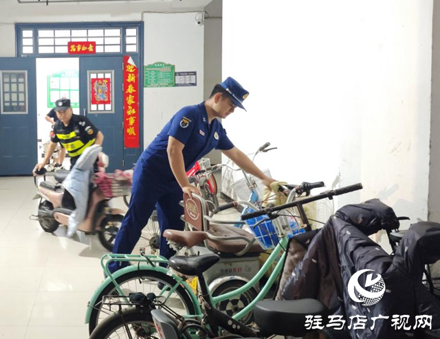 夏季电动车“易惹火” 消防人员教你安全防范