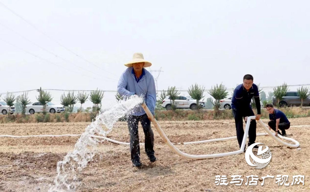 捐赠抗旱物资 解群众燃眉之急