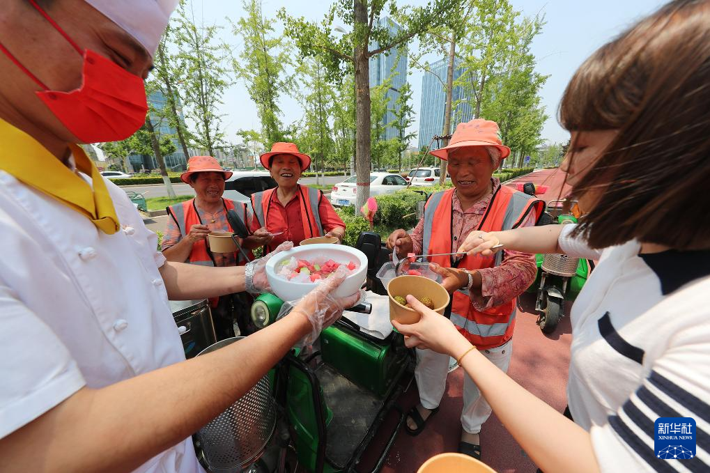 直击多地高温天气 这些关怀沁人心