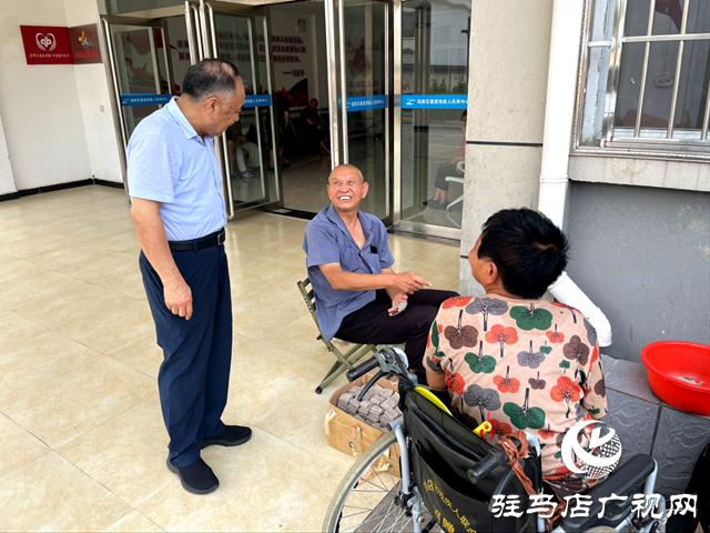 中国残联副主席张银良“七一”前夕看望重度残疾人和护工