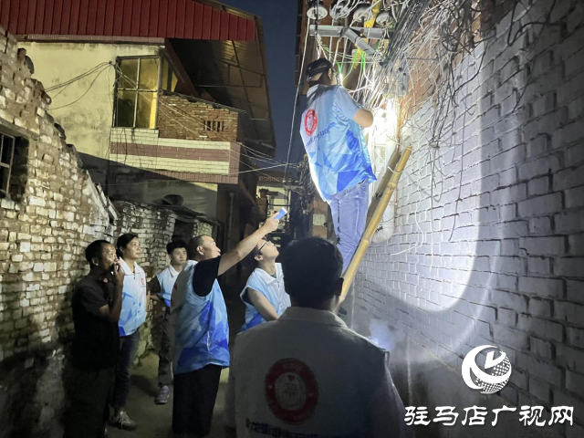 确山县盘龙街道生产街社区：夜间志愿巡逻 点亮群众  “平安灯”